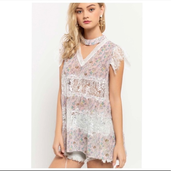 *SALE* POL Lace Detail Floral Top - Picture 4 of 9